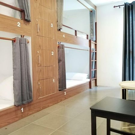 Wee Hostel Канчанабури Экстерьер фото